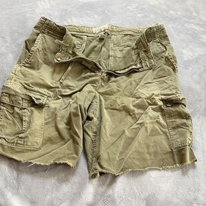 American eagle Men's Olive Cargo Shorts